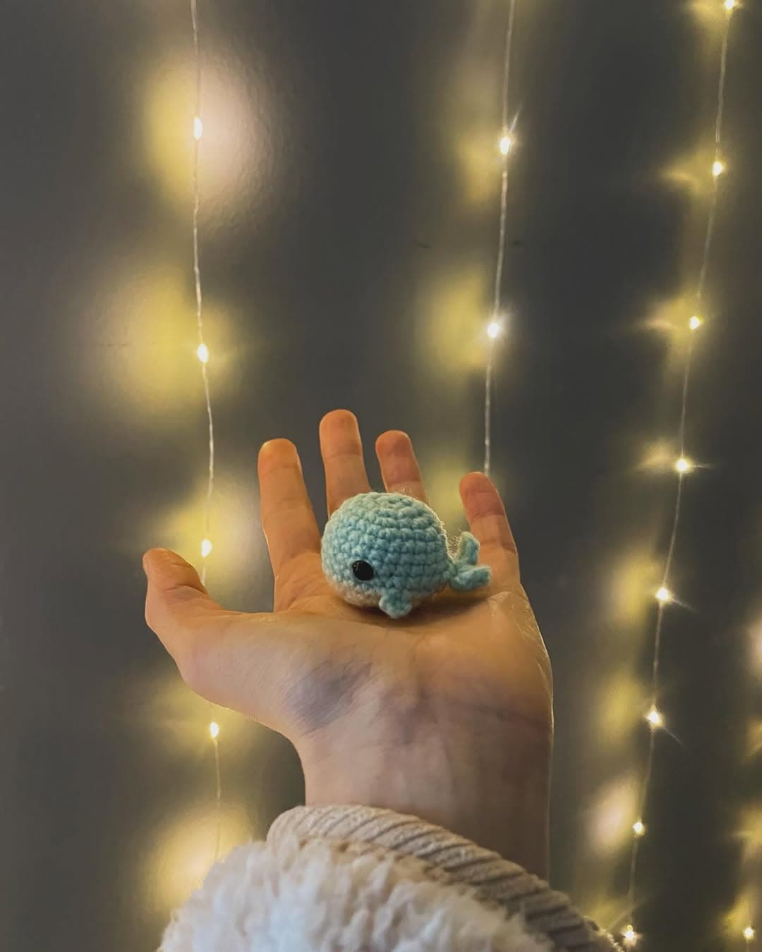Esta amigurumi ballena de amor 🐳💛